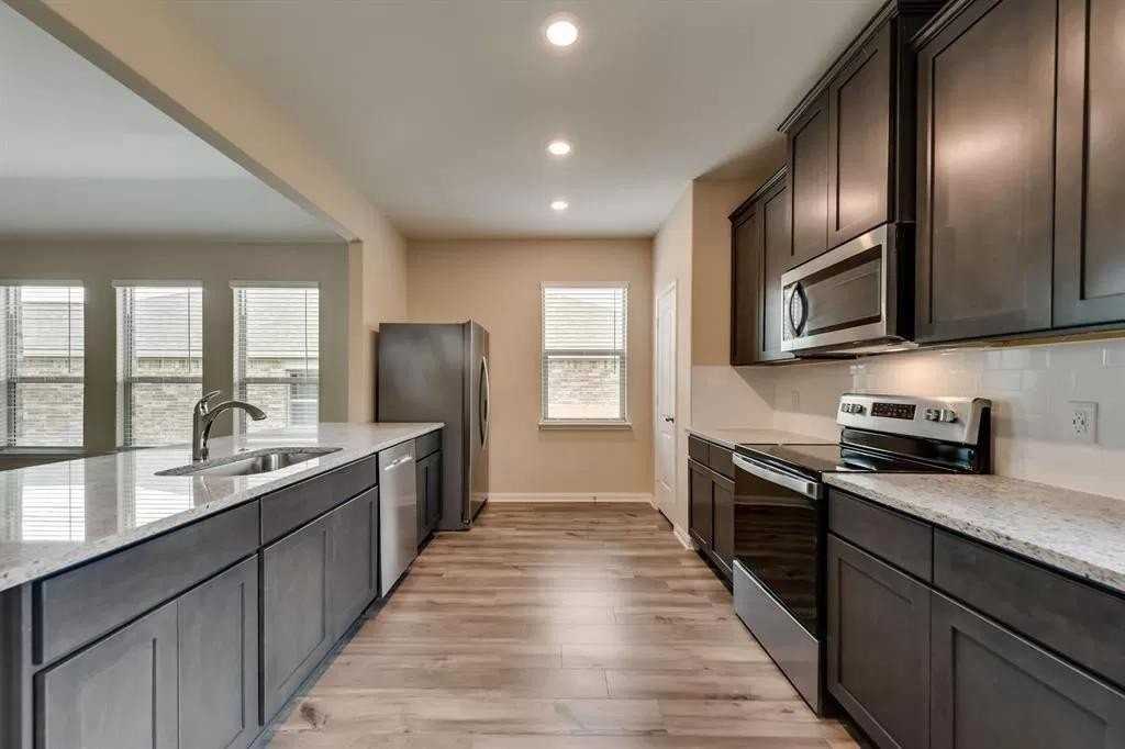 1917 Lilac Dr - Photo 6 of 15