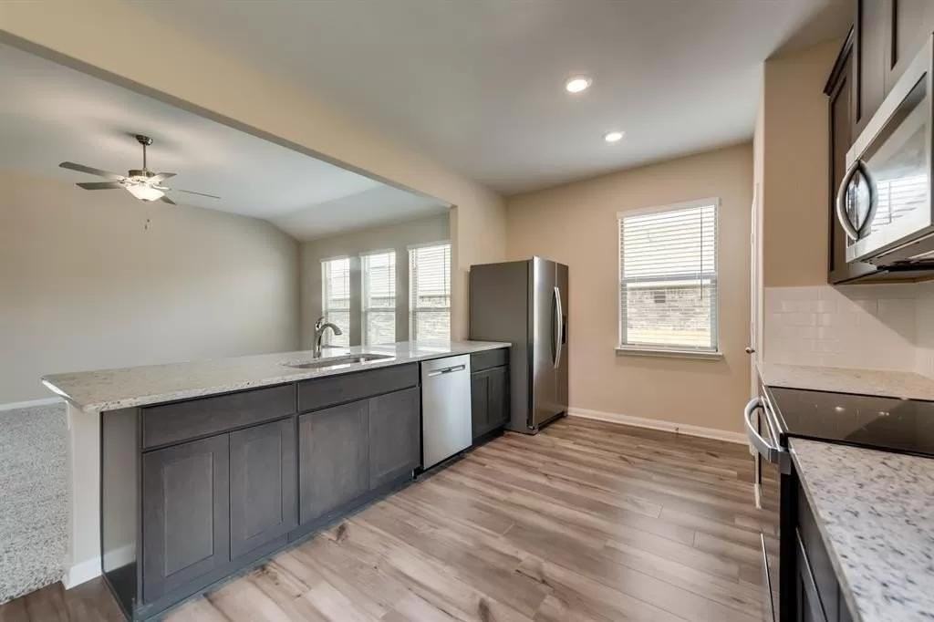 1917 Lilac Dr - Photo 7 of 15