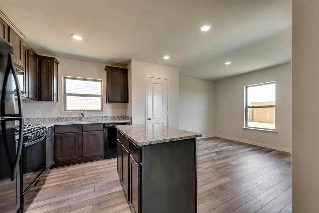 3039 Boran Dr - Photo 5 of 17