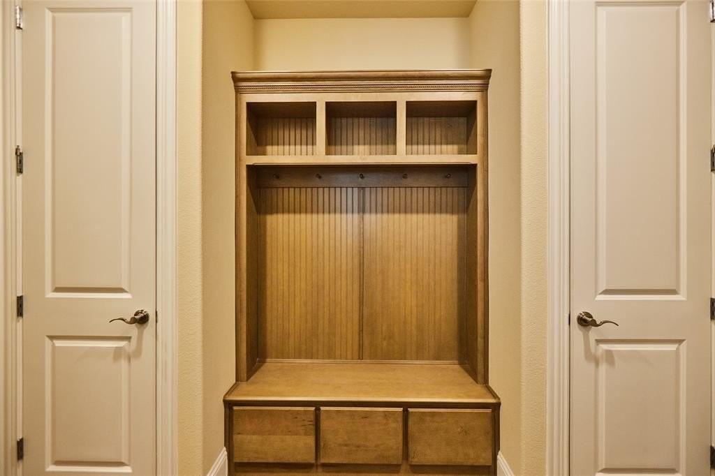 1460 Waterton Dr - Photo 5 of 24