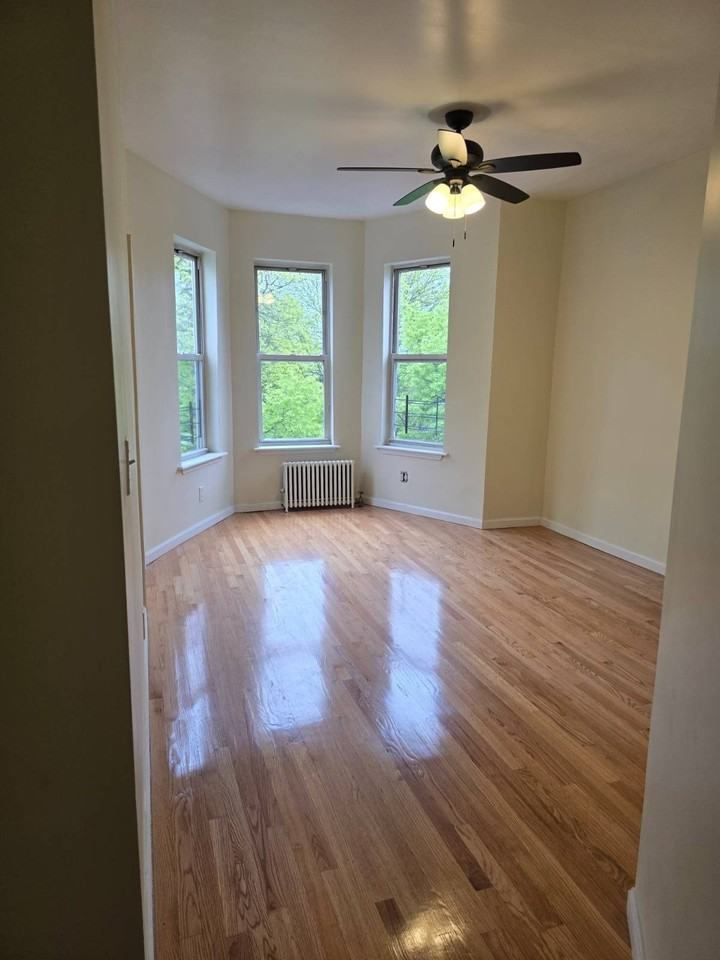 121 Weirfield St #3