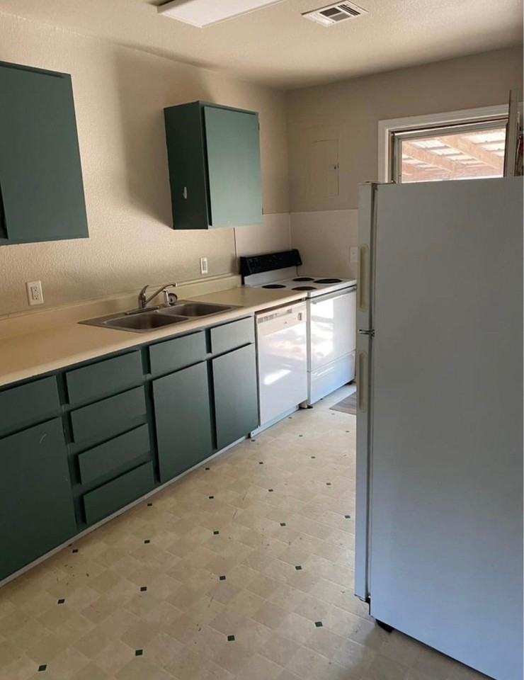308 N 3rd St - Photo 3 of 3