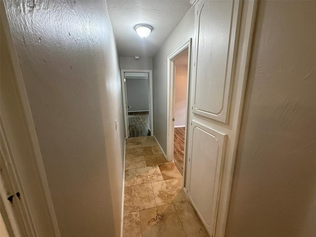 8521 Nw 121st St - Photo 6 of 32