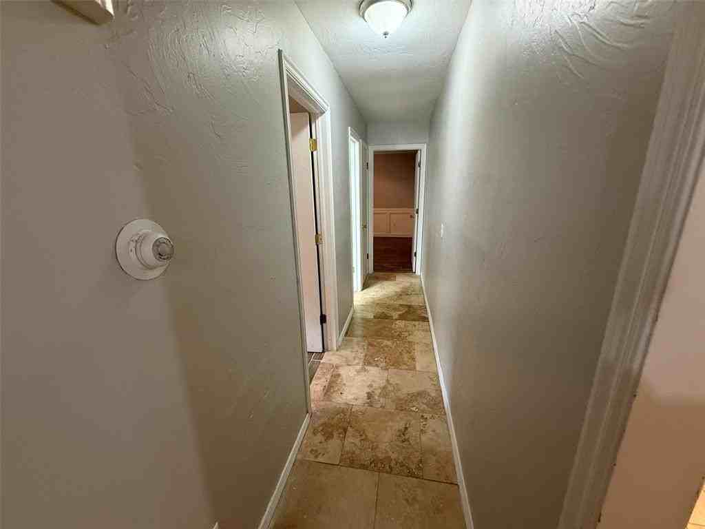 8521 Nw 121st St - Photo 7 of 32