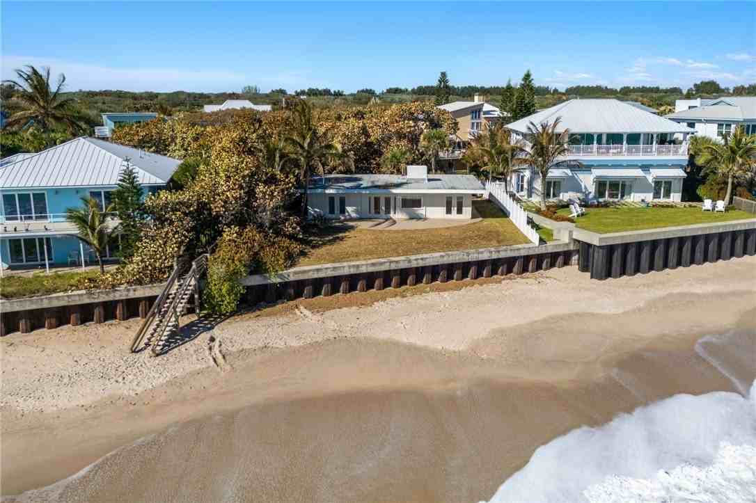 9556 Doubloon Dr - Photo 2 of 34