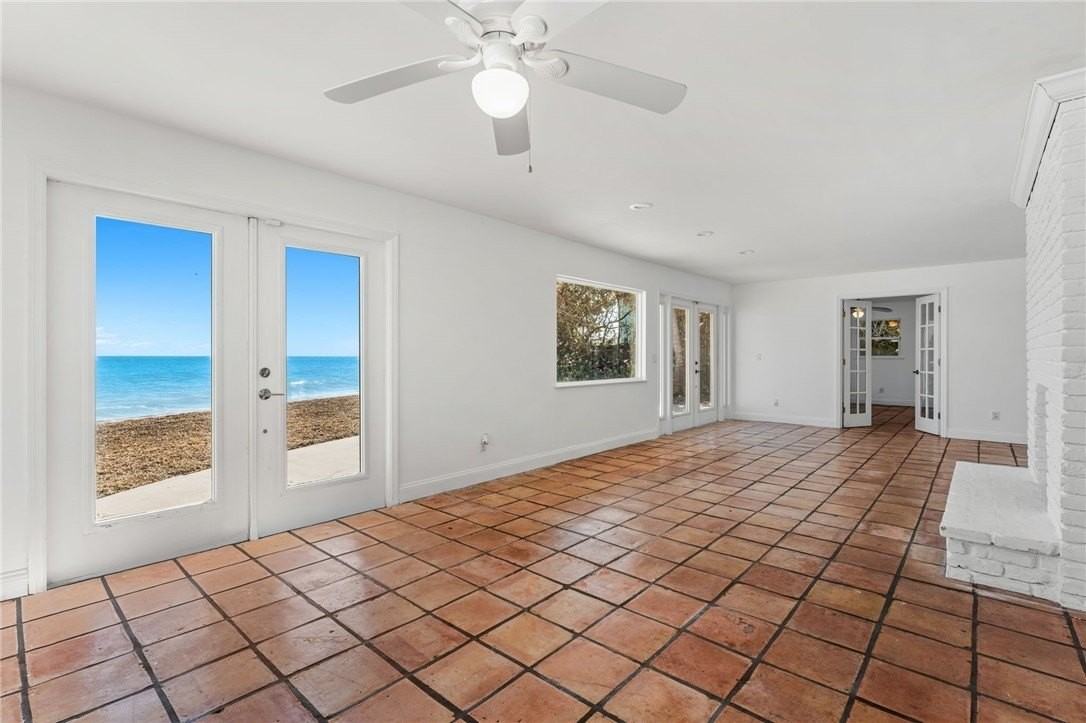 9556 Doubloon Dr - Photo 6 of 34