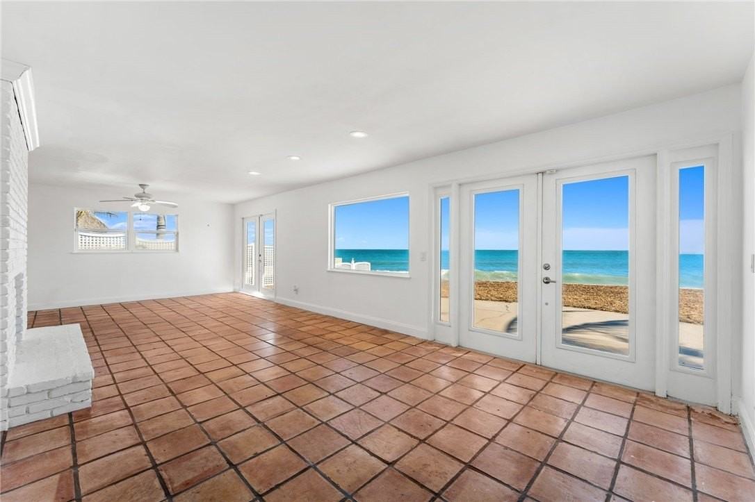 9556 Doubloon Dr - Photo 7 of 34