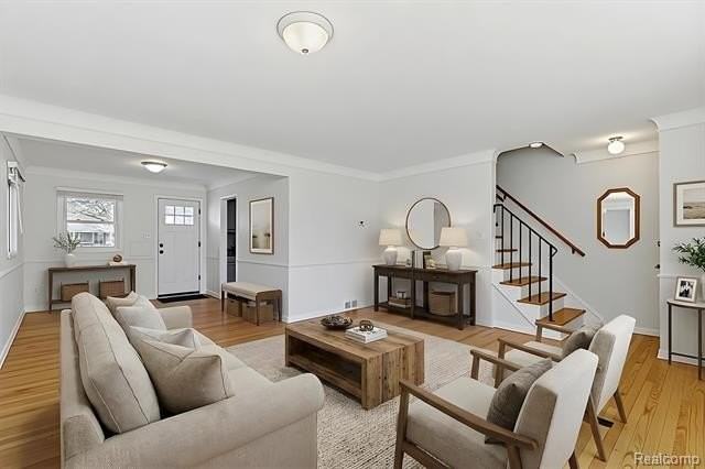 1111 Holland St - Photo 2 of 27