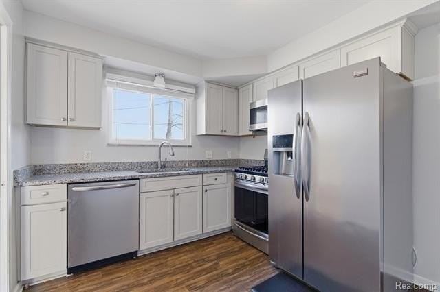 1111 Holland St - Photo 7 of 27