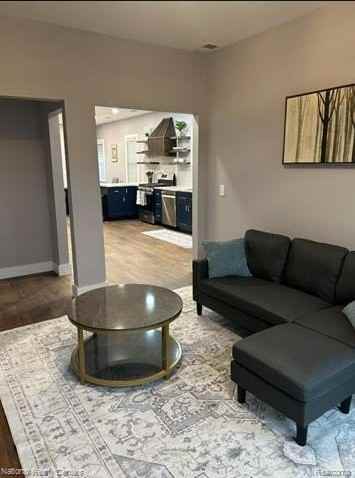 2710 Wreford St - Photo 3 of 18