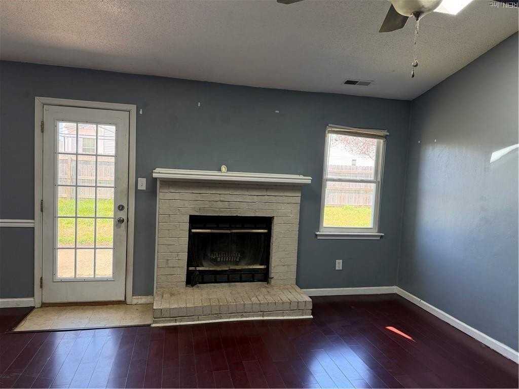 2005 Handel Ct - Photo 6 of 14