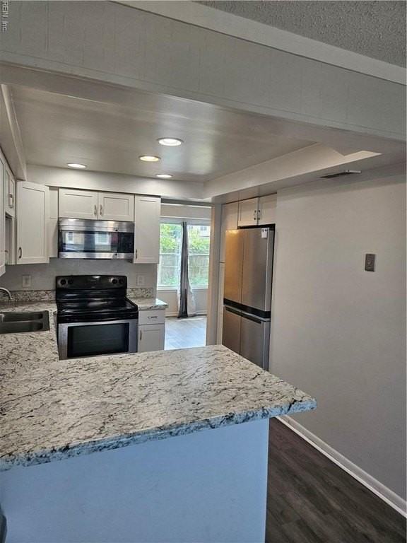 1021 Smoke Tree Ln - Photo 4 of 7