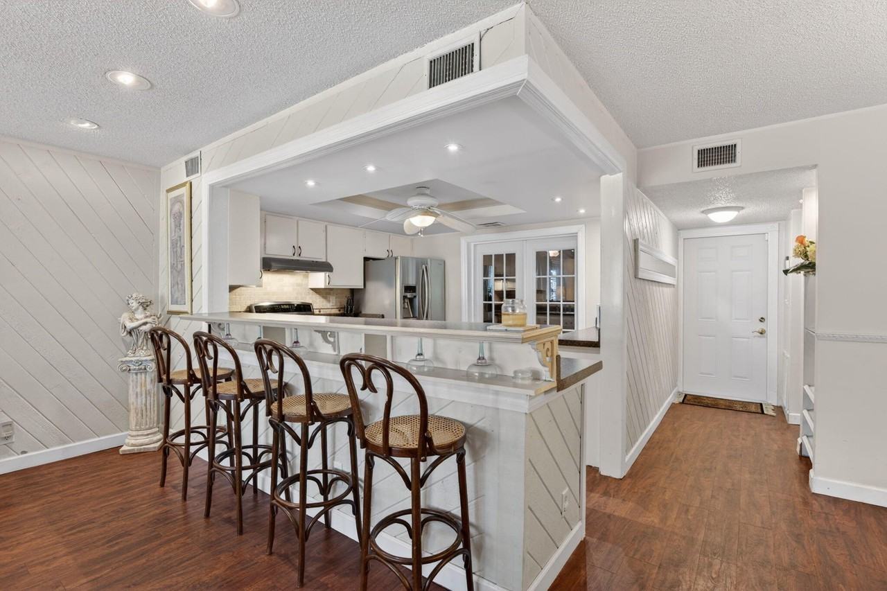 3951 Ne 17th Ave #703 - Photo 5 of 18