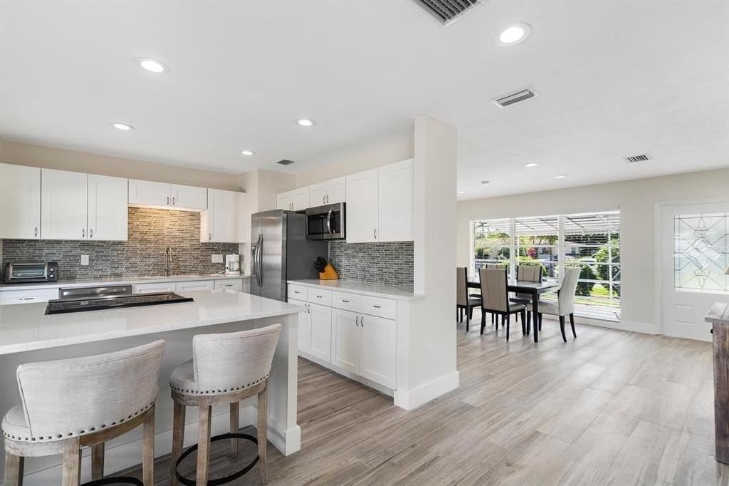 2501 Ne 12th St - Photo 3 of 29