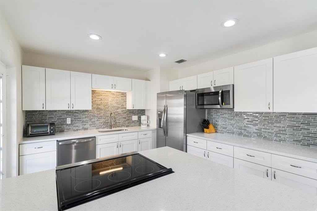 2501 Ne 12th St - Photo 4 of 29