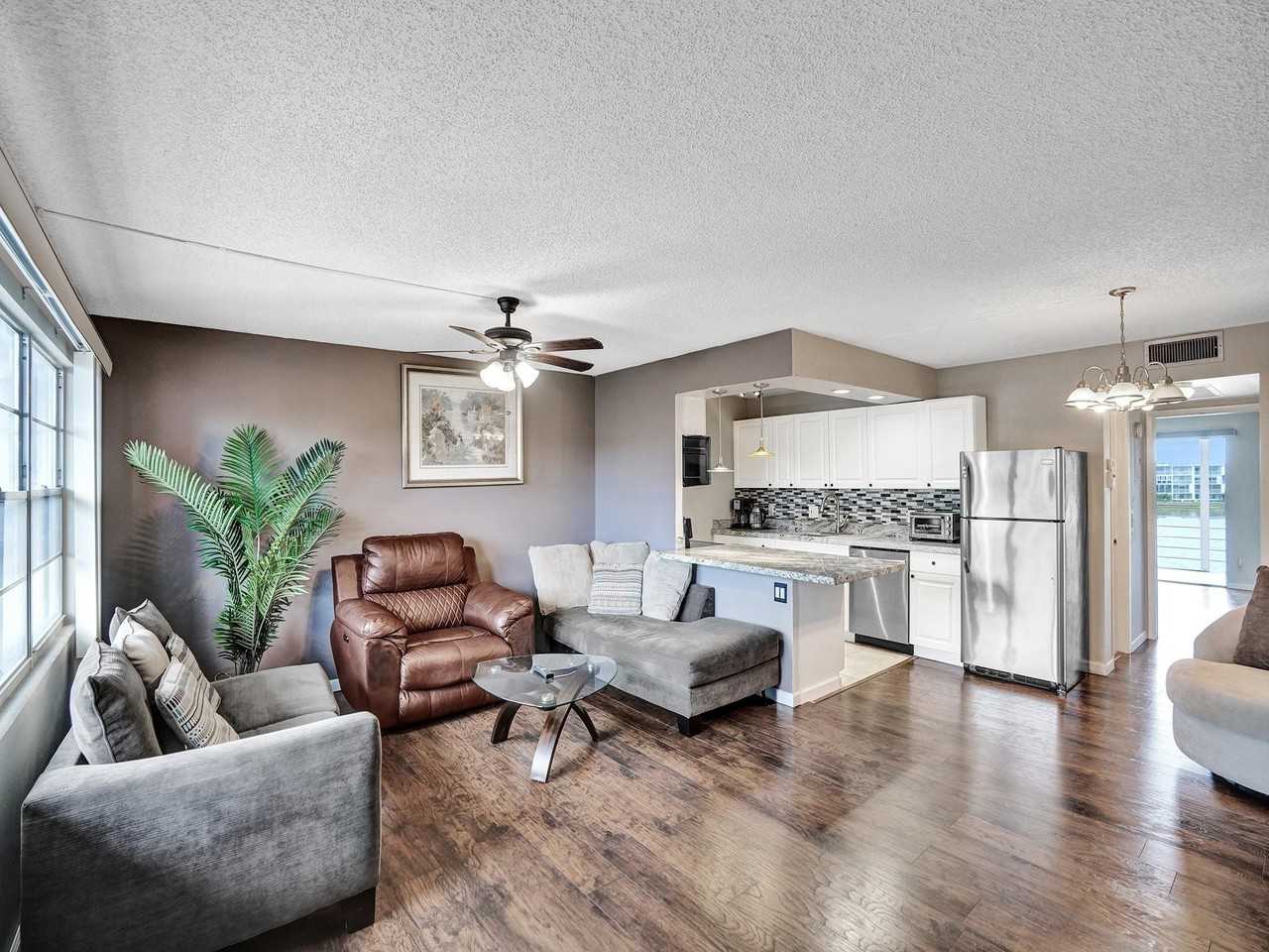 3014 Cornwall A - Photo 2 of 40