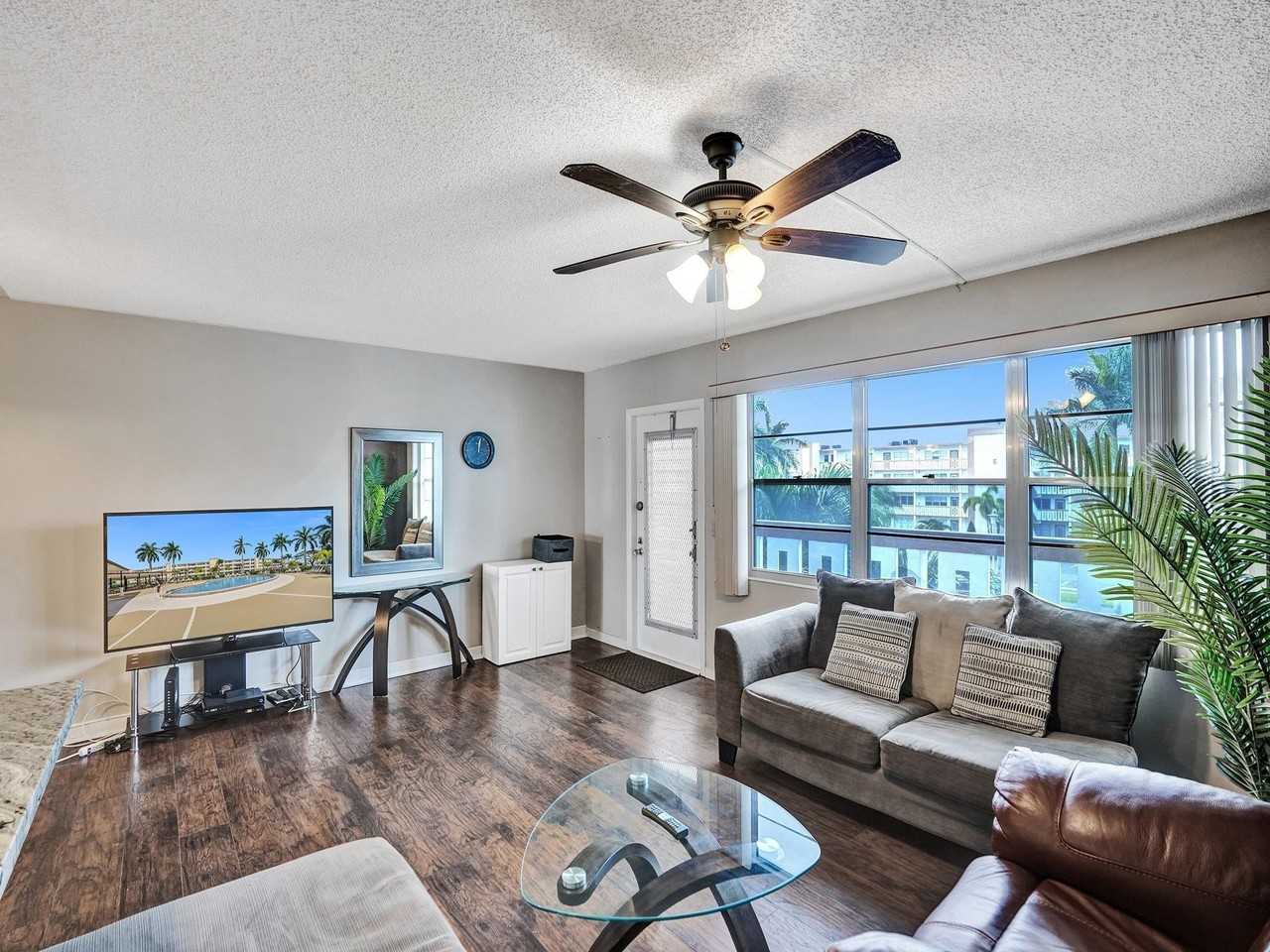 3014 Cornwall A - Photo 4 of 40