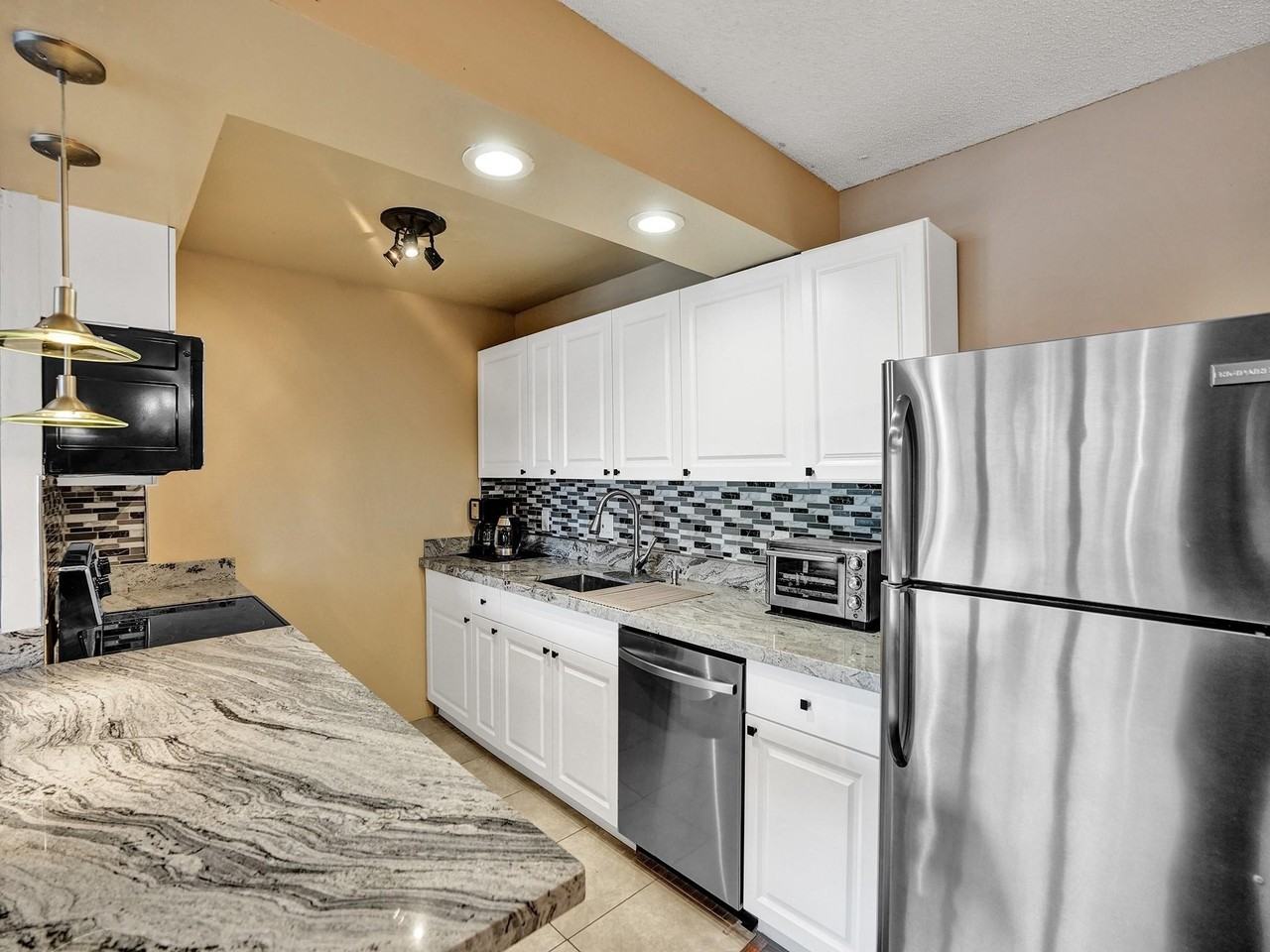 3014 Cornwall A - Photo 6 of 40