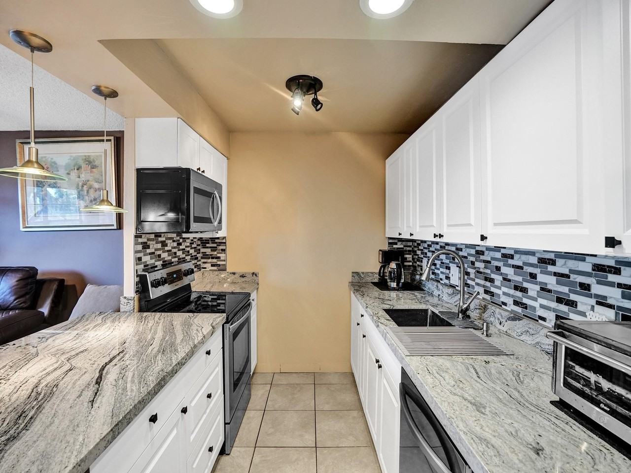 3014 Cornwall A - Photo 7 of 40