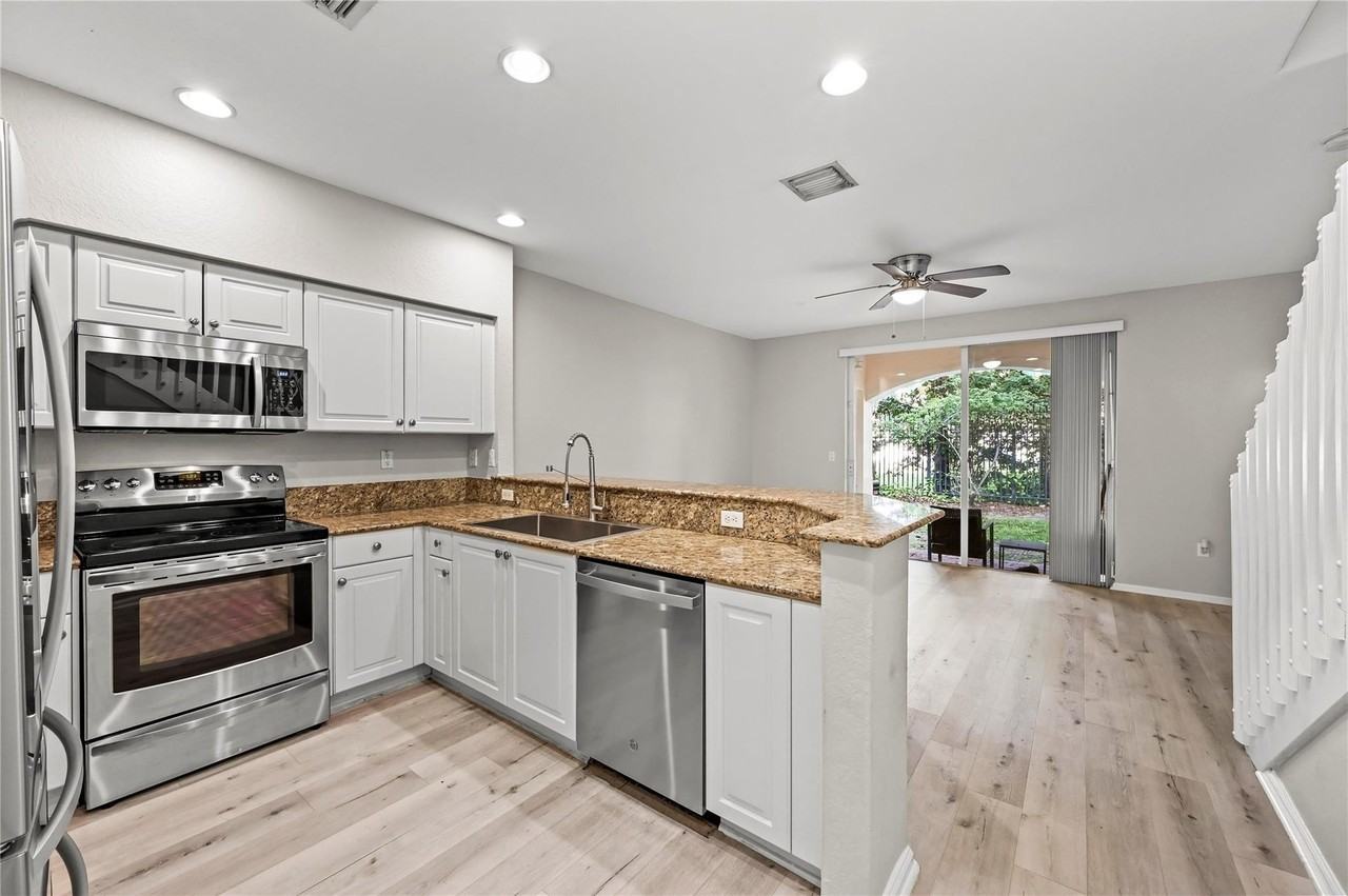2827 Sw 83rd Ter #102 - Photo 6 of 34