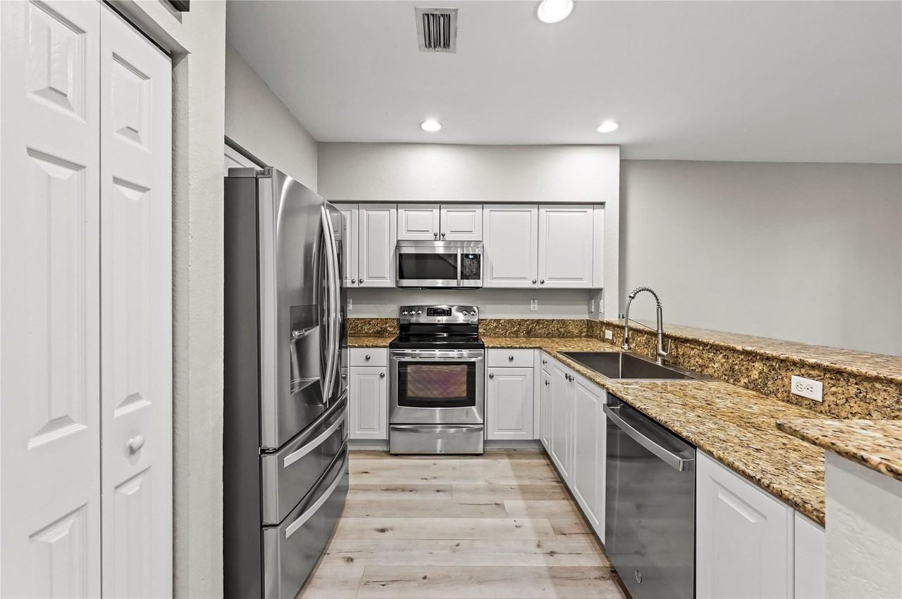 2827 Sw 83rd Ter #102 - Photo 7 of 34