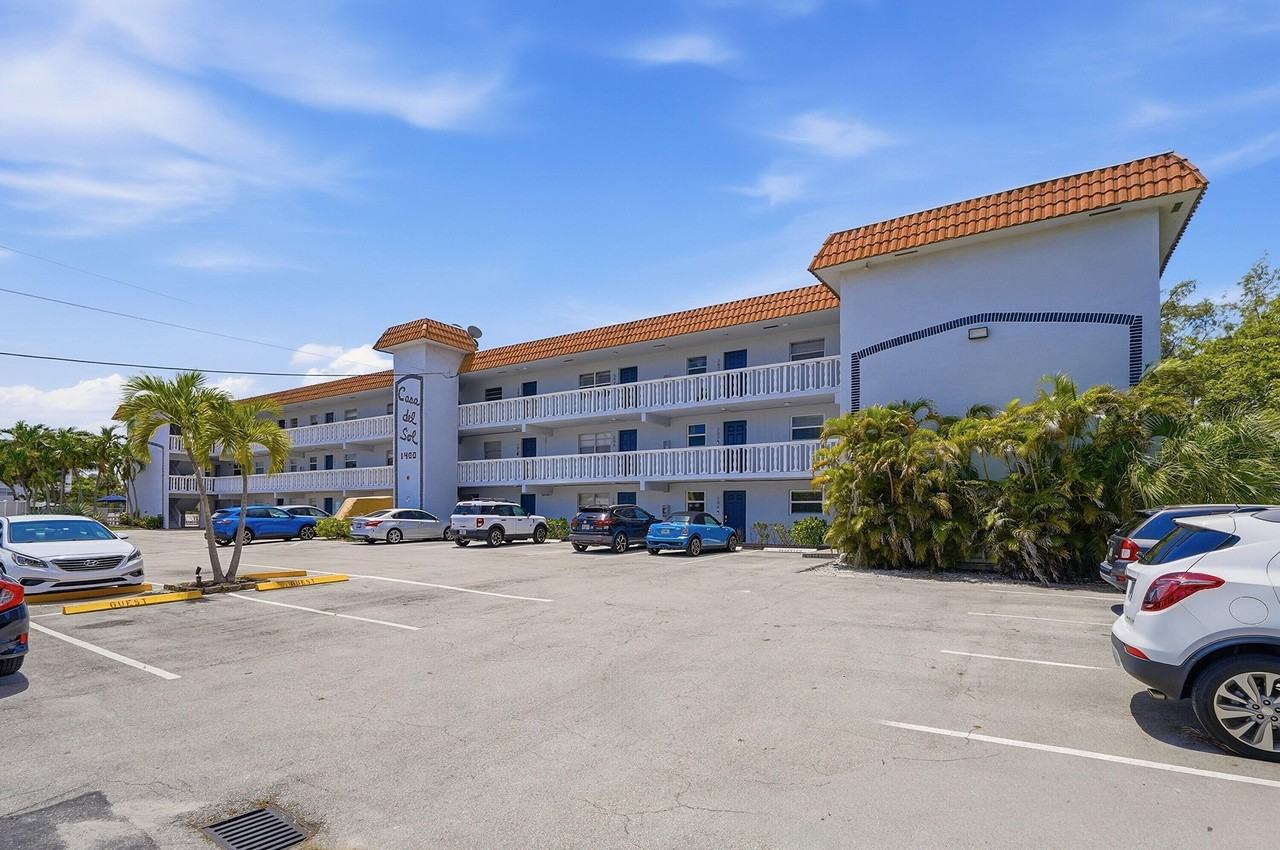 1400 Ne 57th St #304 - Photo 2 of 47