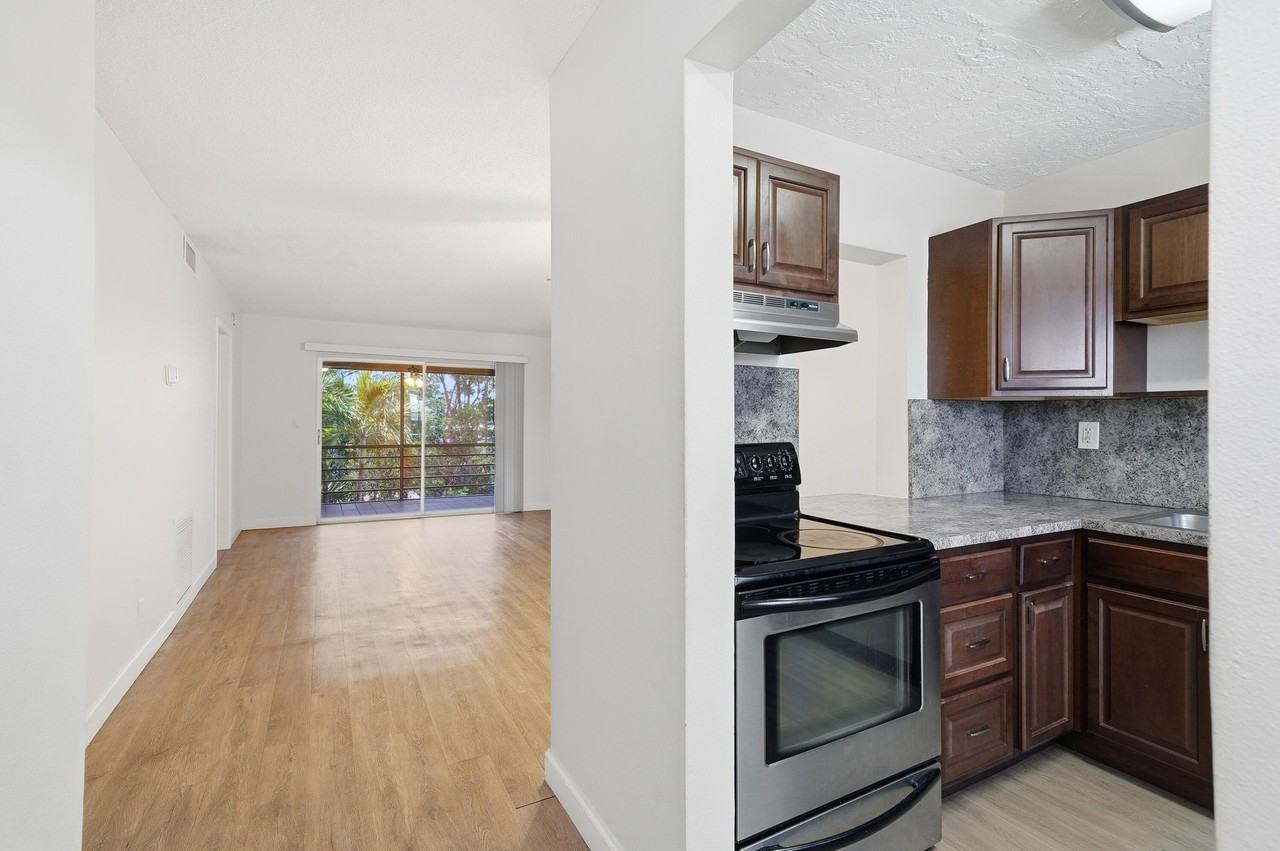 1400 Ne 57th St #304 - Photo 4 of 47