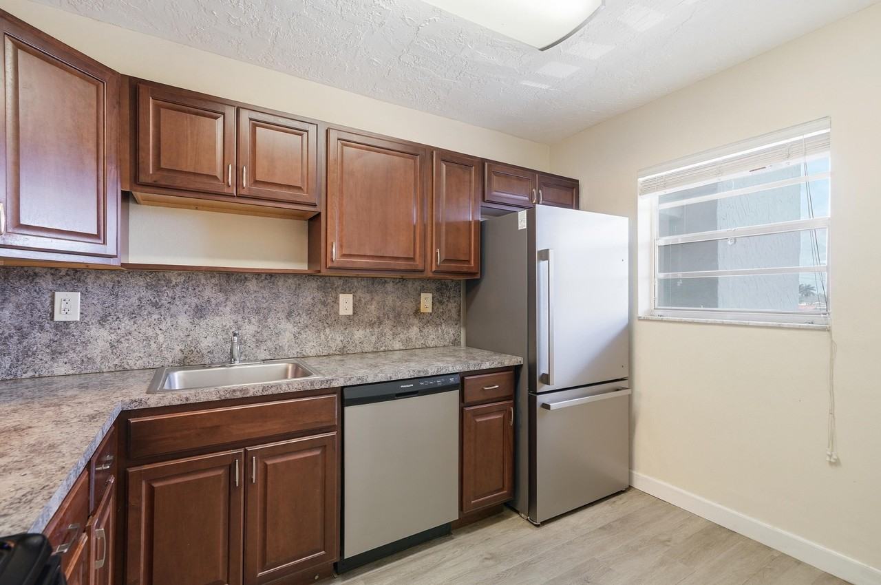 1400 Ne 57th St #304 - Photo 6 of 47