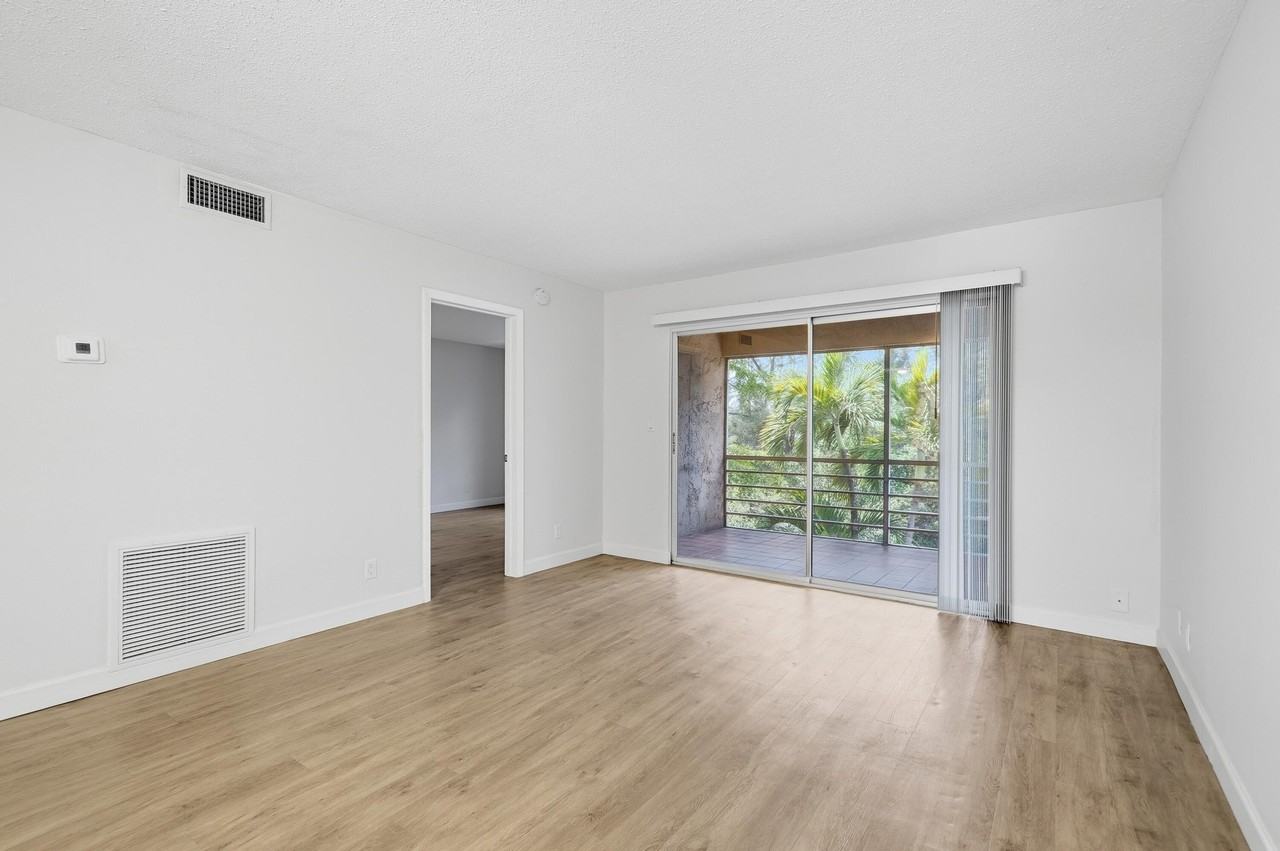 1400 Ne 57th St #304 - Photo 7 of 22