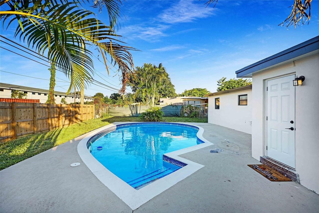 3613 Sw 1st St - Photo 6 of 34