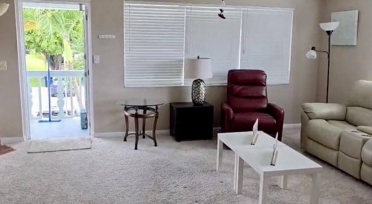 226 Windsor J - Photo 2 of 23