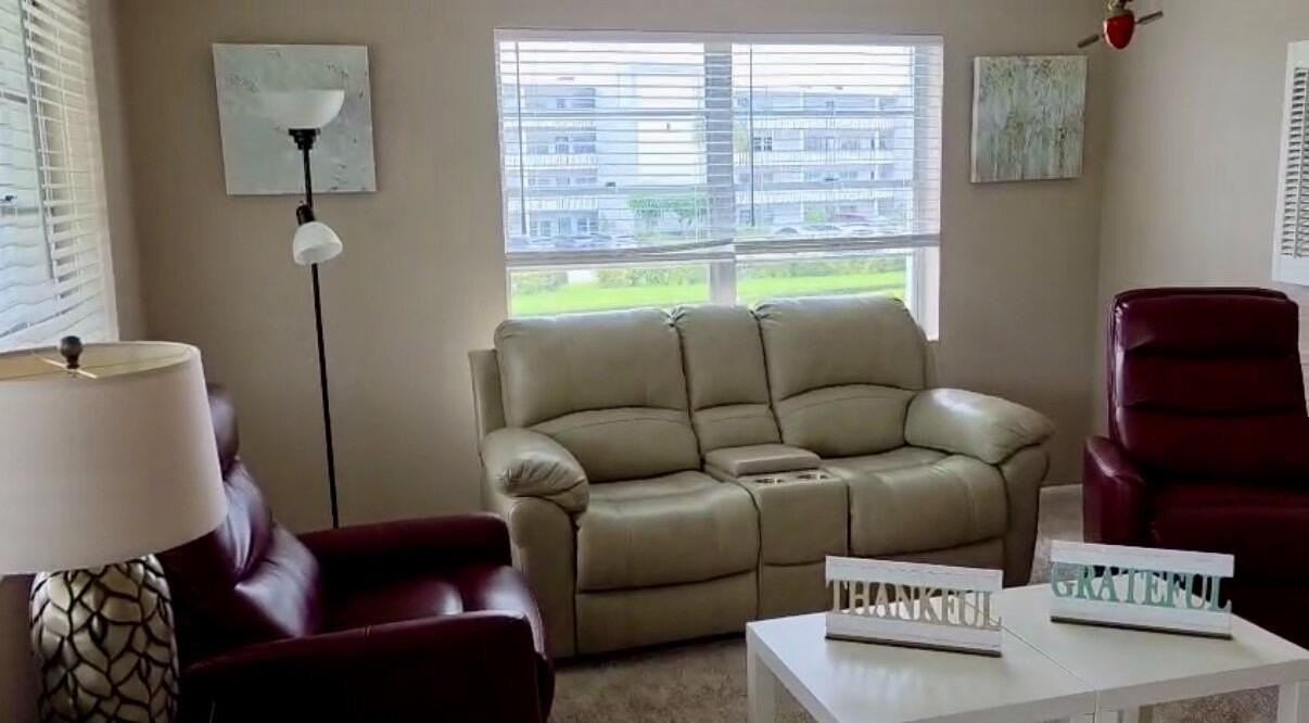 226 Windsor J - Photo 5 of 23