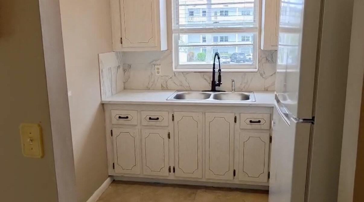 226 Windsor J - Photo 7 of 23