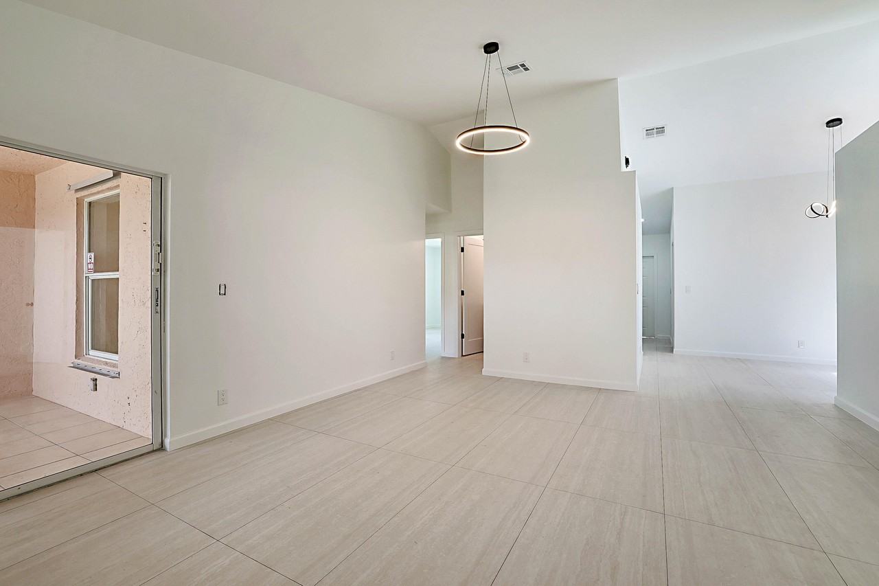 320 Ne 42nd St - Photo 4 of 38