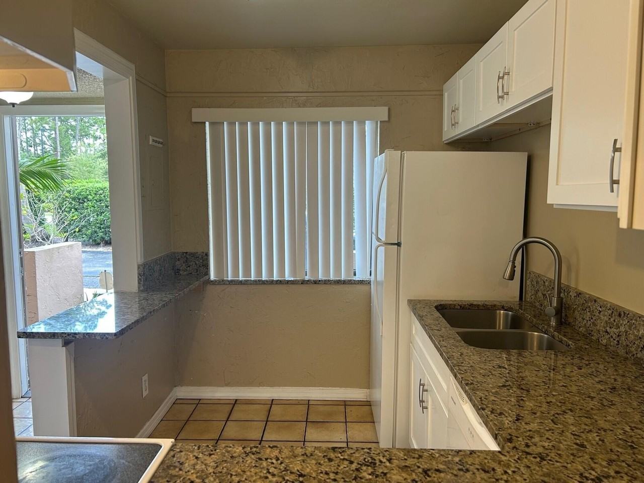 139 Sparrow Dr #3F - Photo 2 of 25