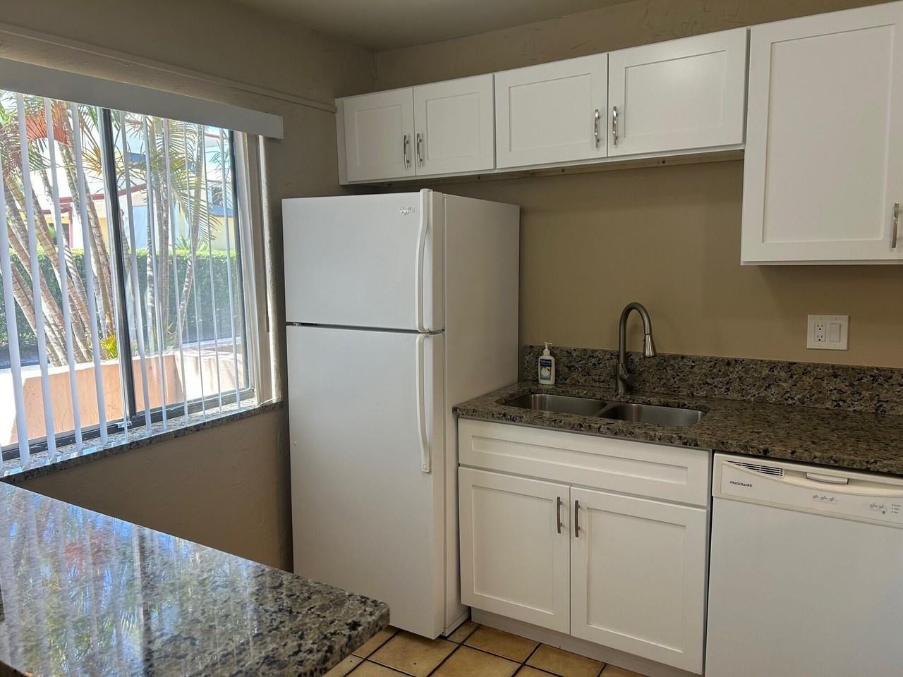 139 Sparrow Dr #3F - Photo 3 of 25