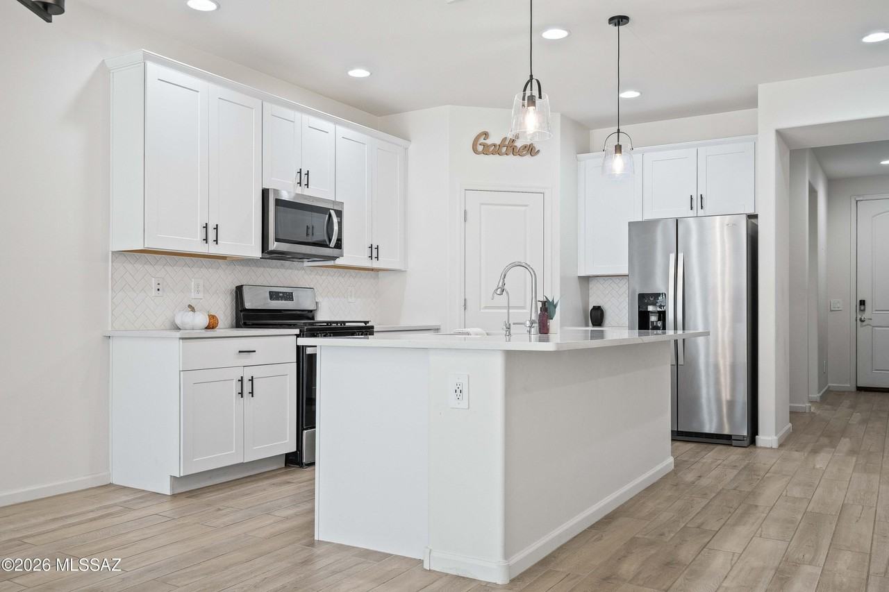 12486 N Reeves Pl - Photo 5 of 32