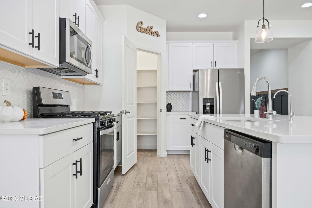 12486 N Reeves Pl - Photo 7 of 32