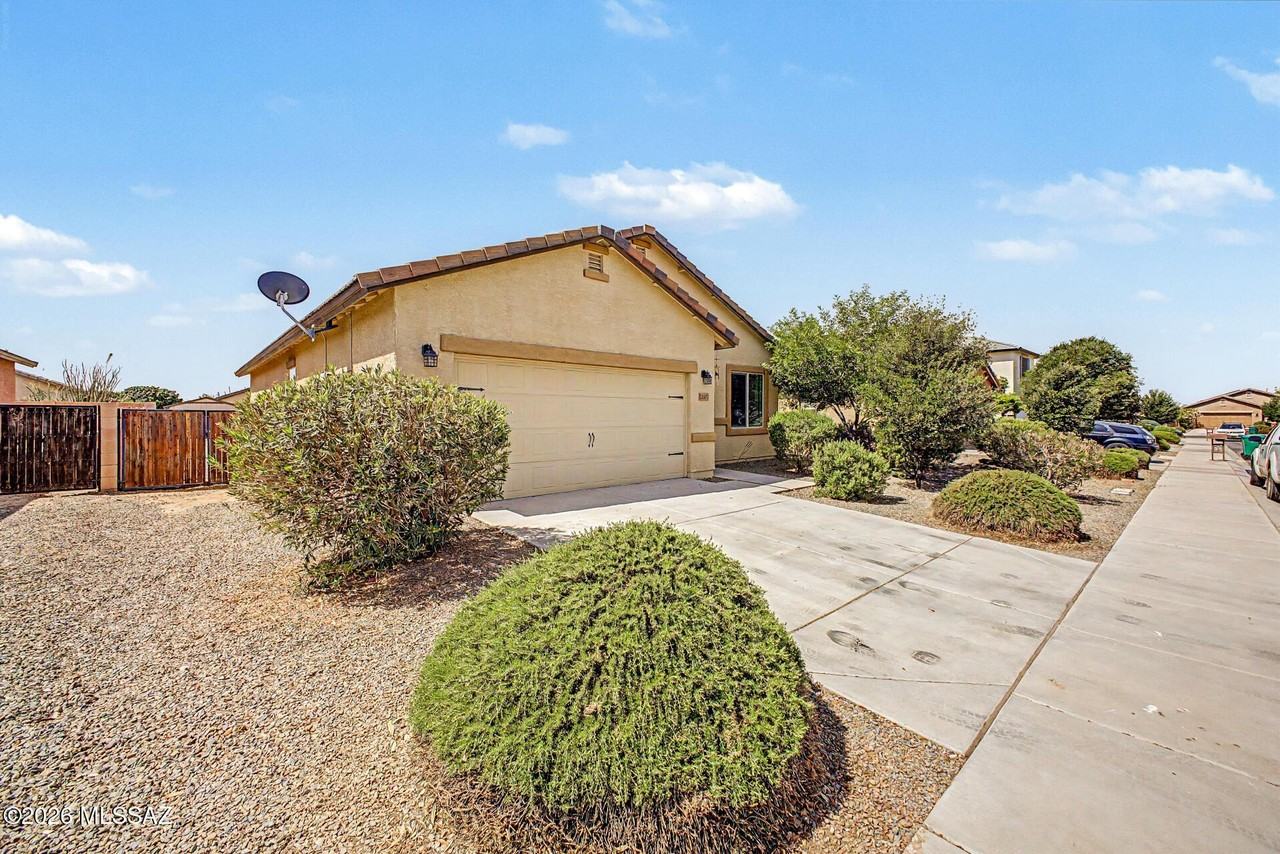 11377 W Folsom Point Dr - Photo 2 of 27