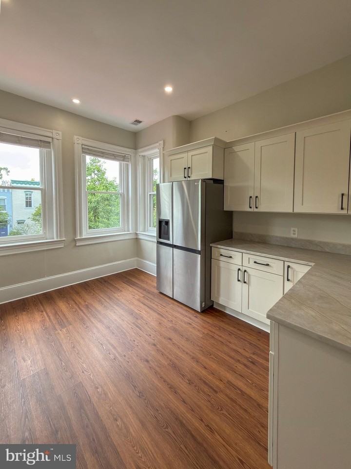 401 8th St Ne #2 - Photo 2 of 10