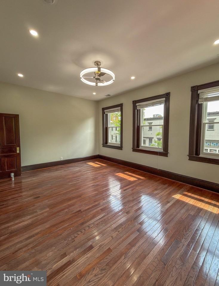 401 8th St Ne #2 - Photo 5 of 10