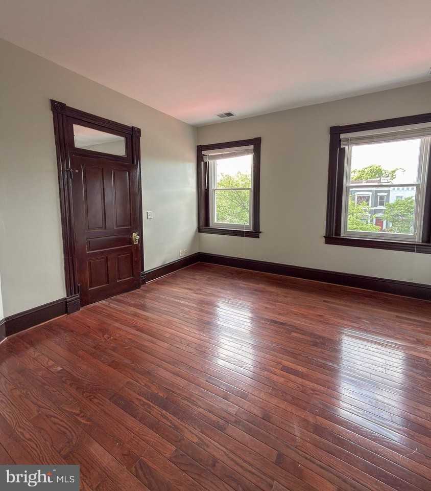 401 8th St Ne #2 - Photo 6 of 10