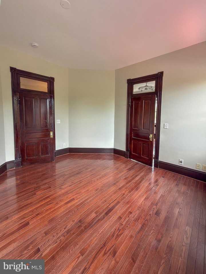 401 8th St Ne #2 - Photo 7 of 10