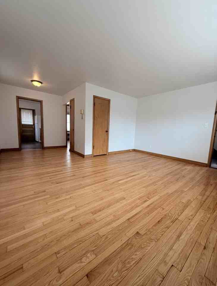 4006 N Farwell Ave - Photo 3 of 10