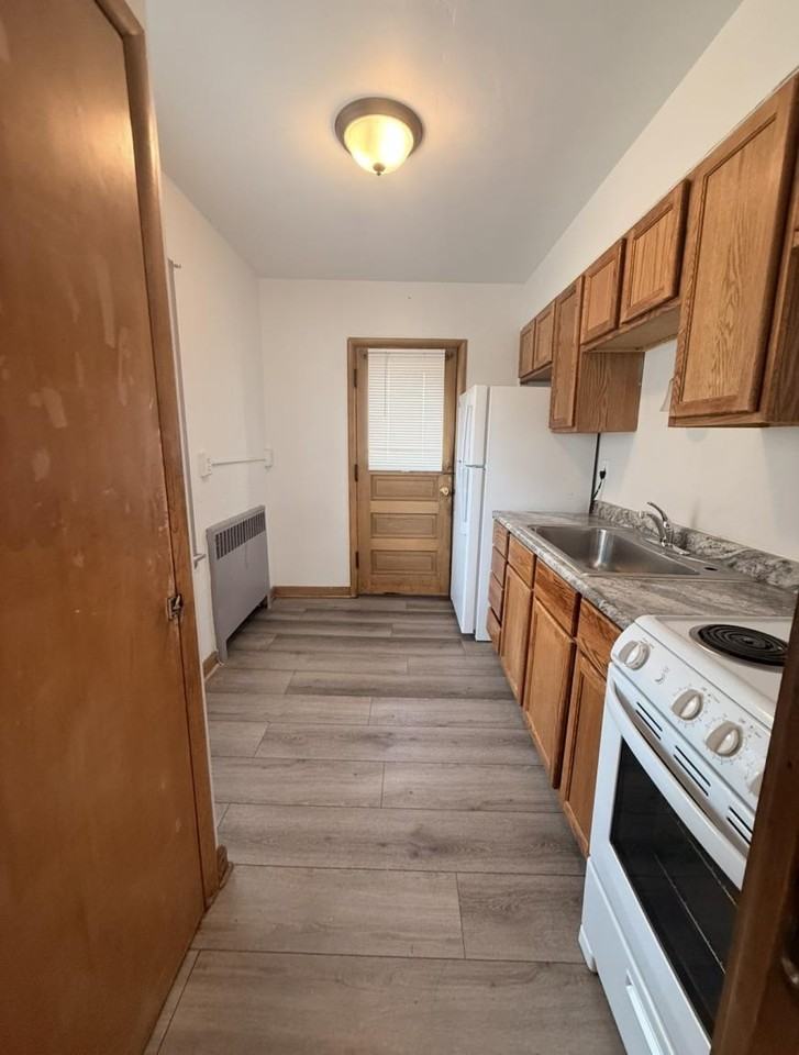 4006 N Farwell Ave - Photo 4 of 10