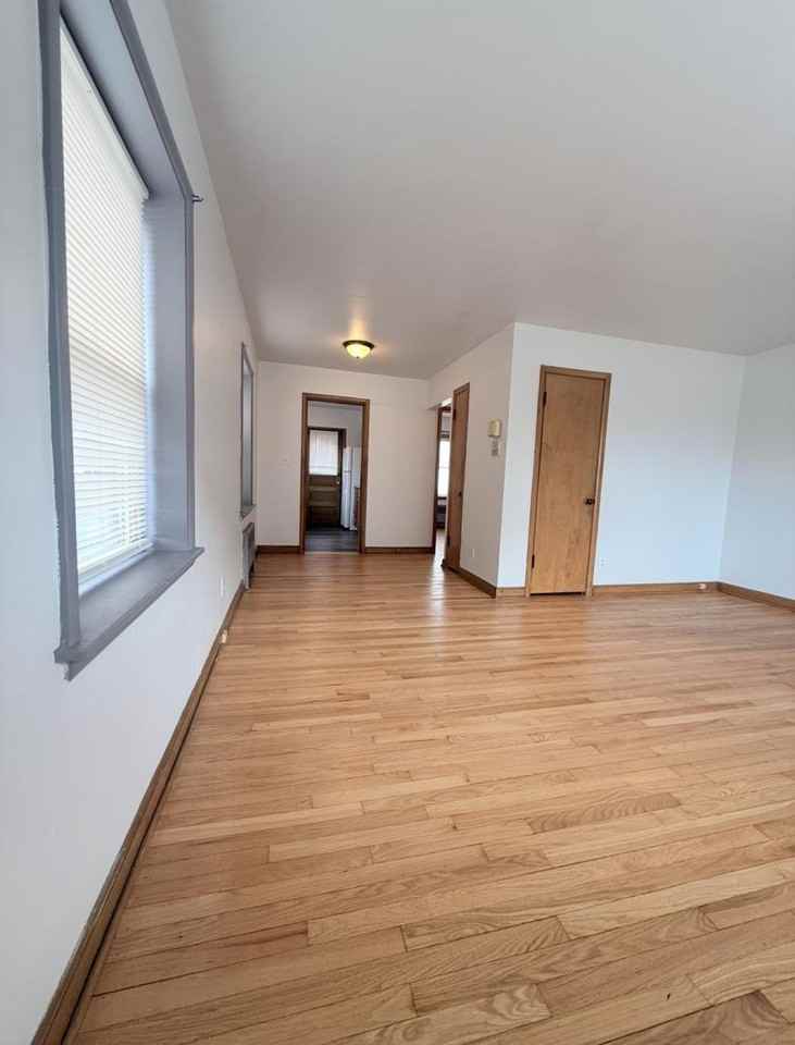 4006 N Farwell Ave - Photo 7 of 10