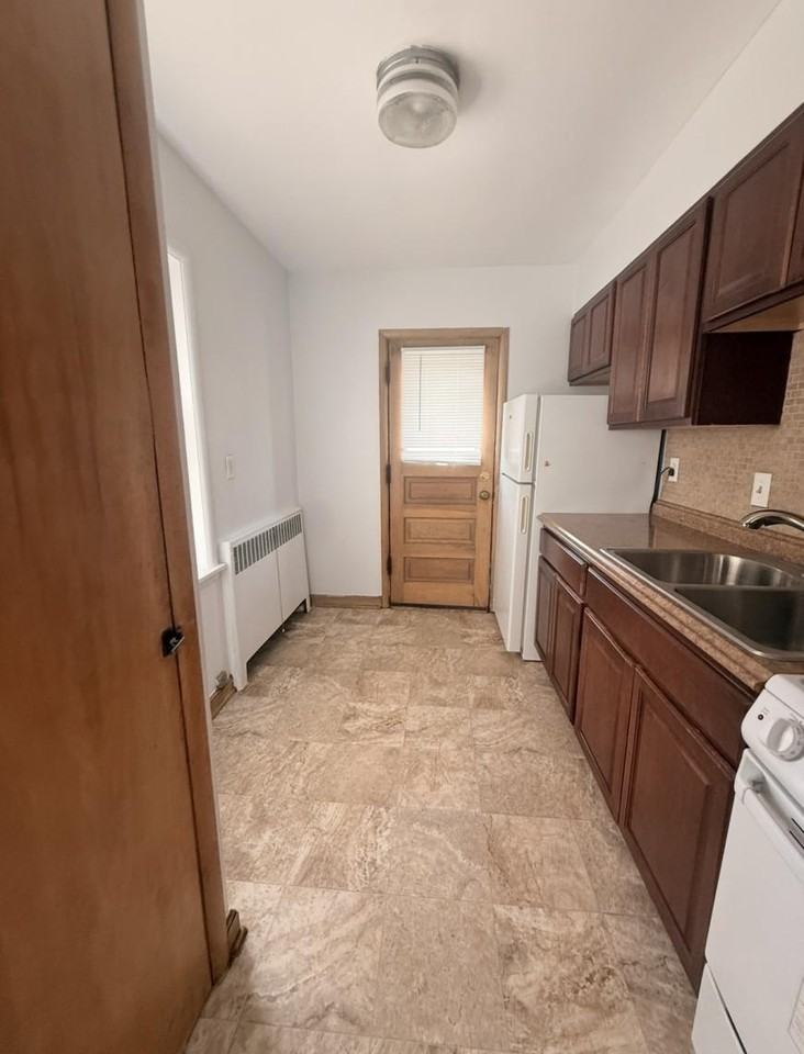 4002 N Farwell Ave - Photo 3 of 10