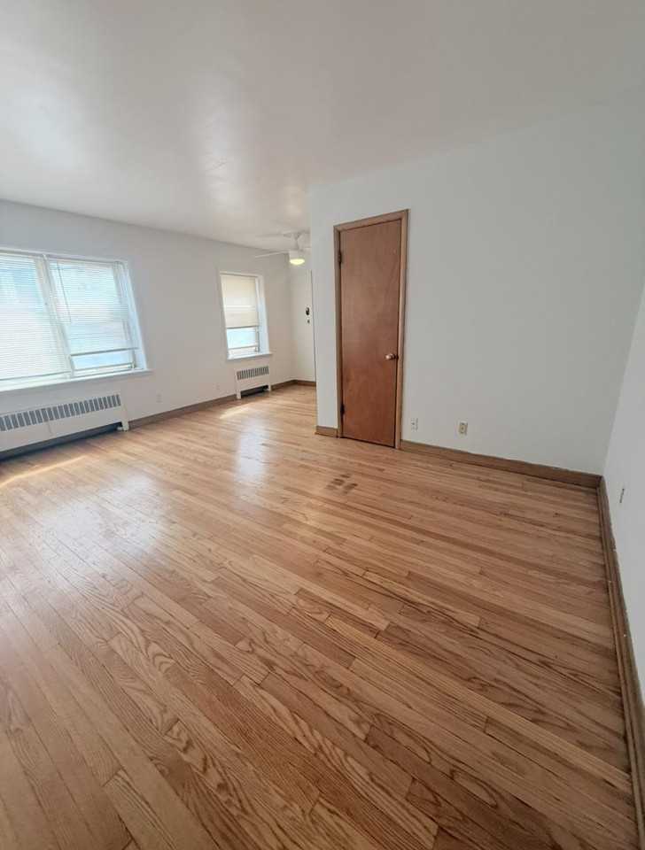 4002 N Farwell Ave - Photo 4 of 10