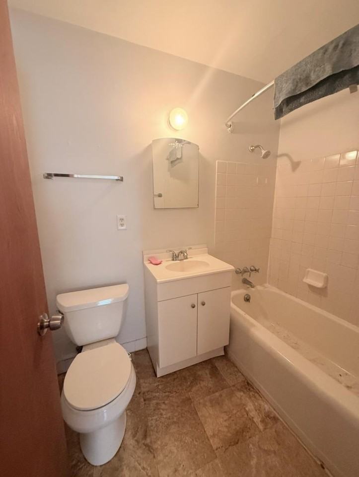 4002 N Farwell Ave - Photo 7 of 10