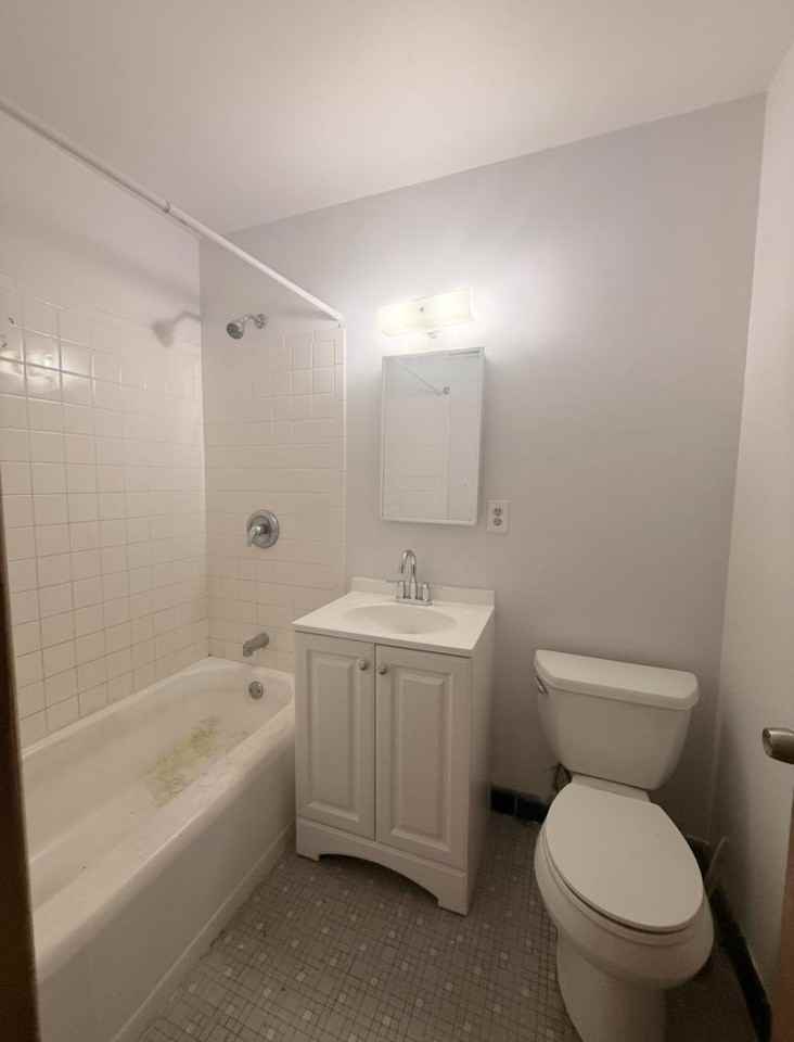 4002 N Farwell Ave - Photo 4 of 10